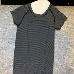 Lululemon T-shirt
